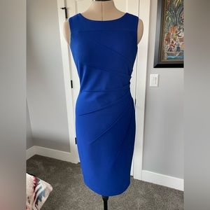 Calvin Klein size 4. Sits just above the knee.  Some stretch for maximum